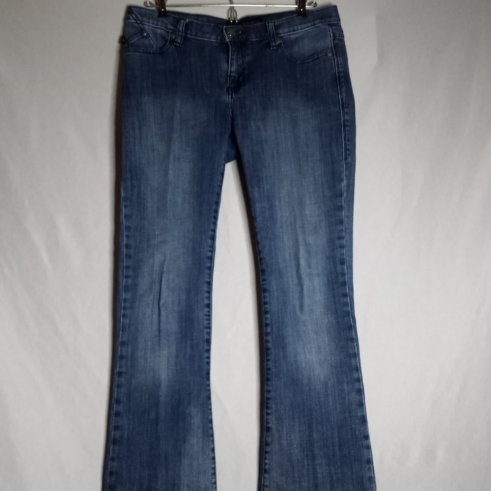 Rock & Republic Women's Kasandra Flared Medium Wash Denim Jeans Size 10